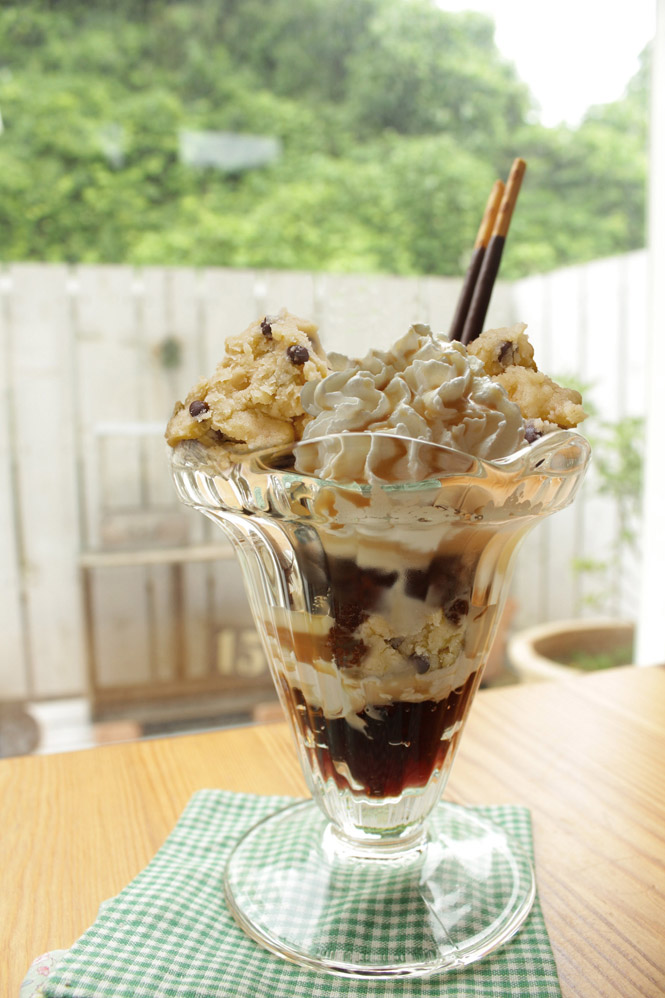 Completed Chocolate Chip Cookie Dough sundae.